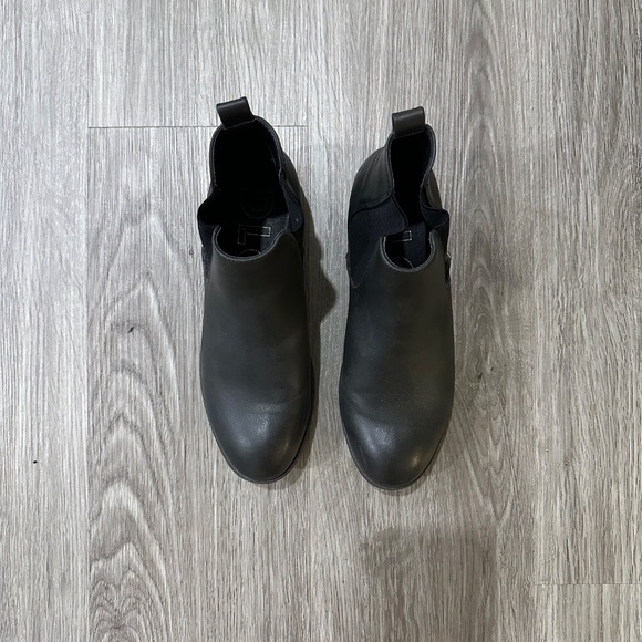 DLG Women’s Size 7 Brown Vegan Leather Chelsea Boot - Picture 7 of 8